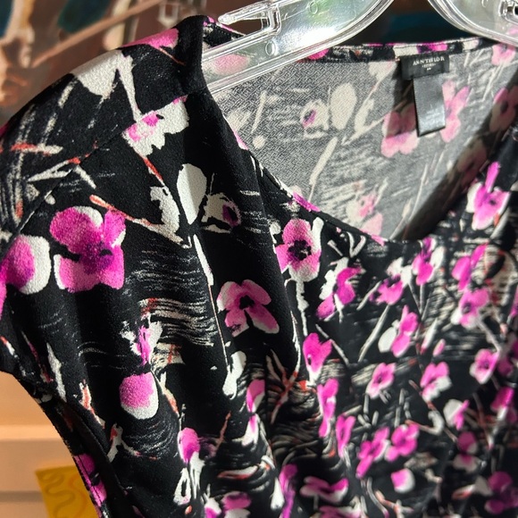 Ann Taylor Black and Pink Floral Top L - Picture 11 of 12
